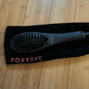 Foxybae hair straightening brush